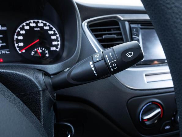 Hyundai Solaris II с пробегом 2018 года, цена 1 295 654 рубля, 65141 км, седан, Автокод Объявления