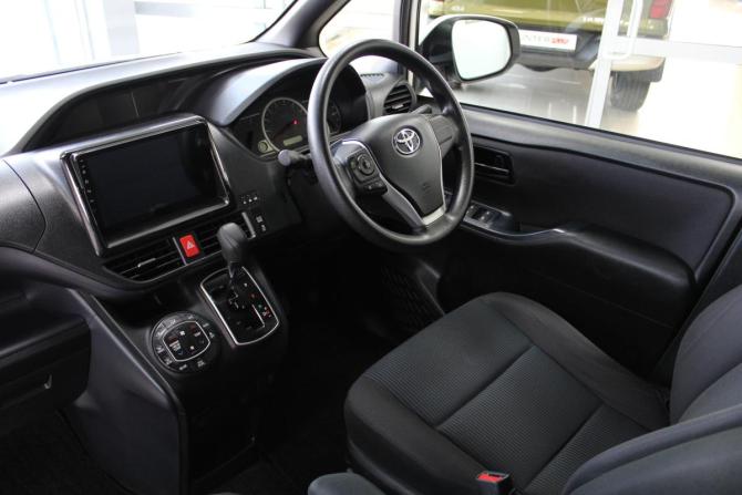 Toyota Voxy III (R80) с пробегом 2016 года, цена 2 085 000 рублей, 98976 км, минивэн, Автокод Объявления