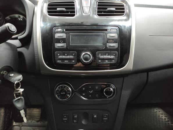 Renault Sandero II с пробегом 2016 года, цена 909 000 рублей, 103402 км, хэтчбек, Автокод Объявления