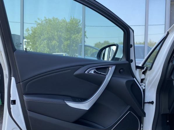 Opel Astra J с пробегом 2011 года, цена 799 000 рублей, 155313 км, хэтчбек, Автокод Объявления