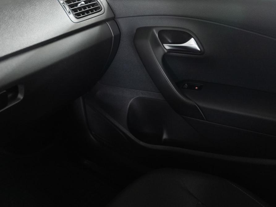 Volkswagen Polo V Рестайлинг Челябинск  - изображение 14