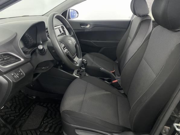 Hyundai Solaris II с пробегом 2017 года, цена 990 000 рублей, 136368 км, седан, Автокод Объявления