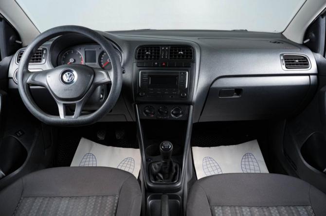 Volkswagen Polo V Рестайлинг с пробегом 2018 года, цена 1 049 000 рублей, 223000 км, седан, Автокод Объявления