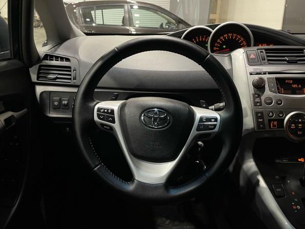 Toyota Verso I с пробегом 2011 года, цена 1 025 000 рублей, 271919 км, компактвэн, Автокод Объявления