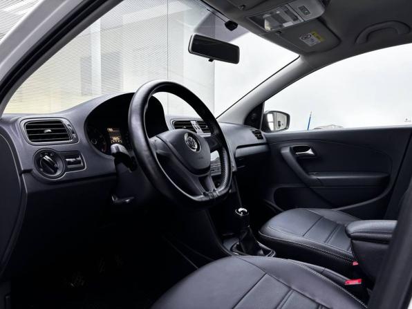 Volkswagen Polo V Рестайлинг с пробегом 2019 года, цена 1 350 000 рублей, 59471 км, седан, Автокод Объявления