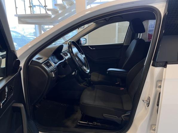 Skoda Rapid I с пробегом 2014 года, цена 680 000 рублей, 288566 км, лифтбек, Автокод Объявления