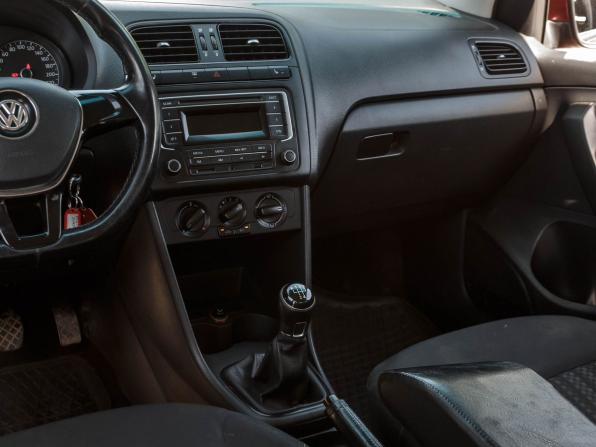 Volkswagen Polo V Рестайлинг с пробегом 2015 года, цена 950 000 рублей, 102732 км, седан, Автокод Объявления