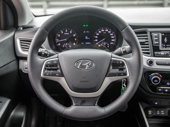 Hyundai Solaris II с пробегом 2017 года, цена 958 000 рублей, 203505 км, седан, Автокод Объявления