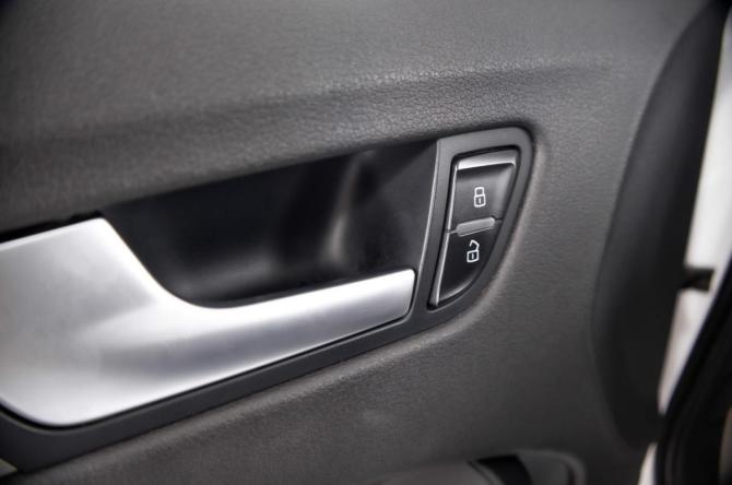 Audi A4 IV (B8) Рестайлинг с пробегом 2012 года, цена 1 199 000 рублей, 254000 км, седан, Автокод Объявления