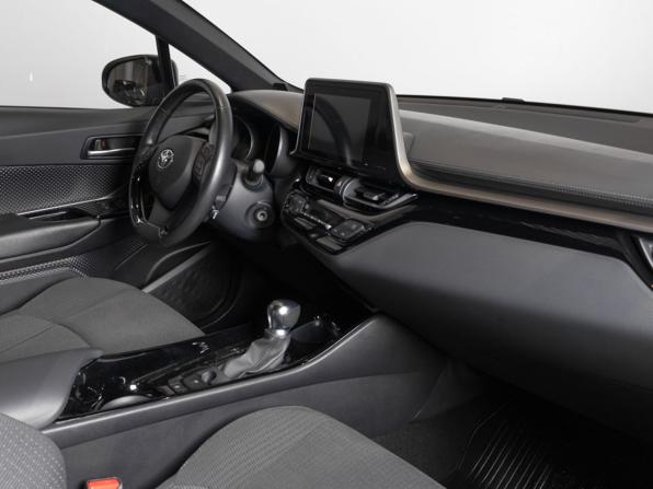 Toyota C-HR I с пробегом 2019 года, цена 2 417 800 рублей, 45266 км, внедорожник, Автокод Объявления