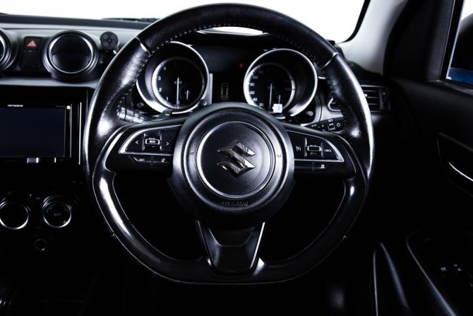 Suzuki Swift V с пробегом 2017 года, цена 1 419 000 рублей, 139190 км, хэтчбек, Автокод Объявления