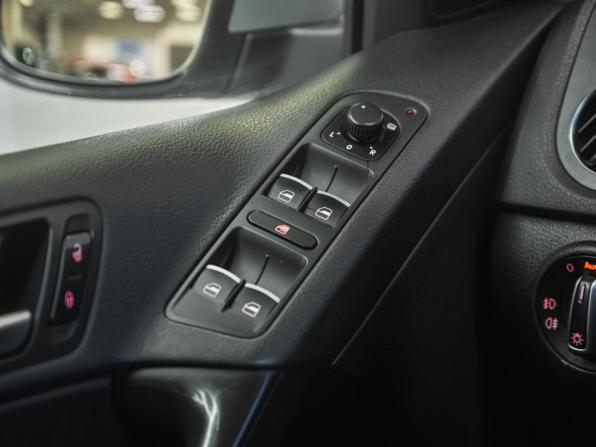 Volkswagen Tiguan I Рестайлинг с пробегом 2012 года, цена 1 219 000 рублей, 384679 км, внедорожник, Автокод Объявления
