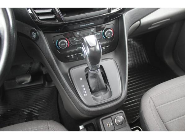 Ford Tourneo Connect II Рестайлинг с пробегом 2018 года, цена 1 700 000 рублей, 137276 км, компактвэн, Автокод Объявления