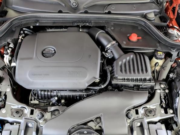 Mini Hatch III (F55/F56) Рестайлинг с пробегом 2020 года, цена 2 330 000 рублей, 73599 км, хэтчбек, Автокод Объявления