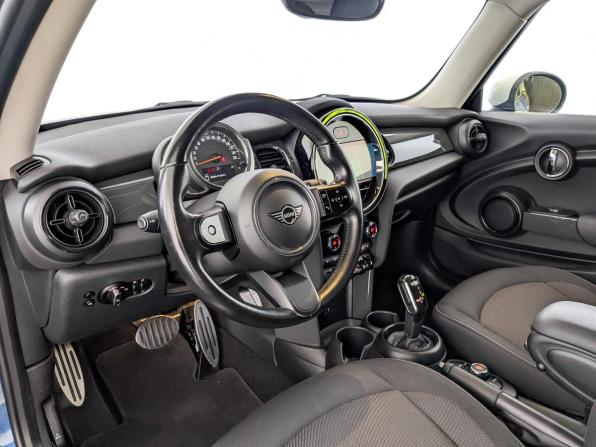 Mini Hatch III (F55/F56) Рестайлинг 2 с пробегом 2021 года, цена 2 325 000 рублей, 96721 км, хэтчбек, Автокод Объявления