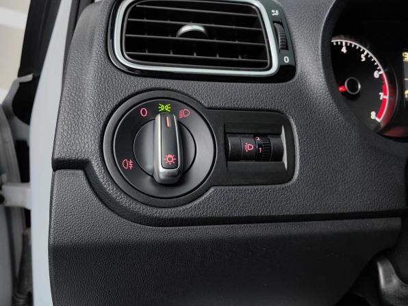 Volkswagen Polo V Рестайлинг с пробегом 2018 года, цена 1 275 000 рублей, 85339 км, седан, Автокод Объявления