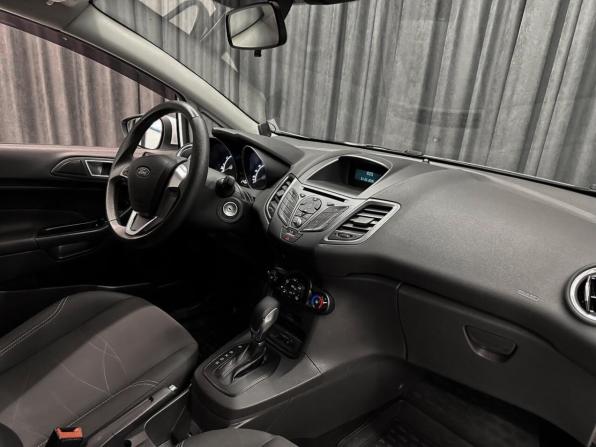 Ford Fiesta Mk6 Рестайлинг с пробегом 2018 года, цена 890 000 рублей, 73274 км, хэтчбек, Автокод Объявления