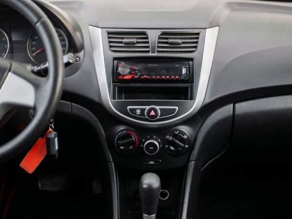 Hyundai Solaris I с пробегом 2014 года, цена 760 000 рублей, 211408 км, седан, Автокод Объявления