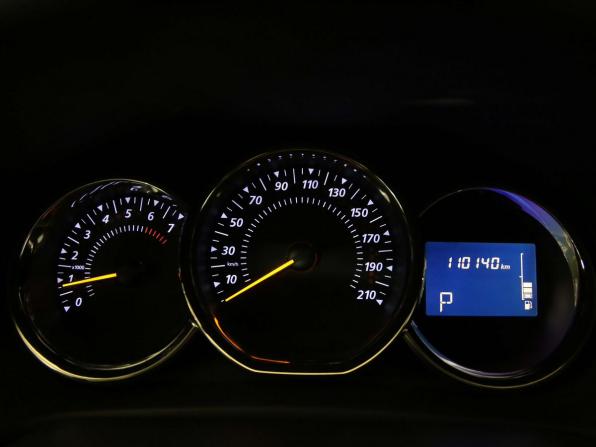 Renault Sandero II с пробегом 2015 года, цена 915 000 рублей, 110021 км, хэтчбек, Автокод Объявления