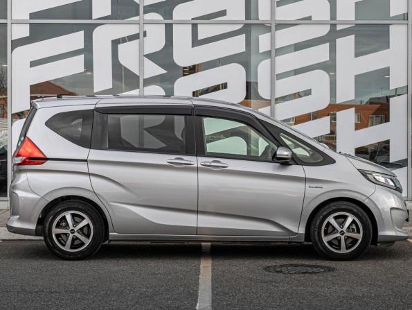 Honda Freed II с пробегом 2017 года, цена 1 360 000 рублей, 194487 км, компактвэн, Автокод Объявления