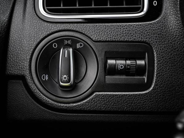 Volkswagen Polo V Рестайлинг с пробегом 2018 года, цена 1 269 000 рублей, 196527 км, седан, Автокод Объявления