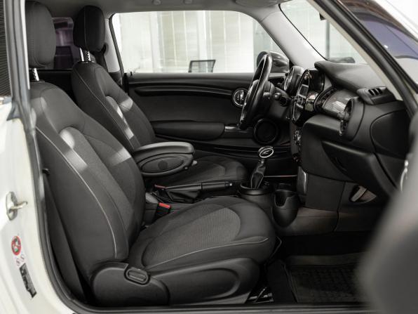 Mini Hatch III (F55/F56) с пробегом 2017 года, цена 1 540 000 рублей, 148677 км, хэтчбек, Автокод Объявления
