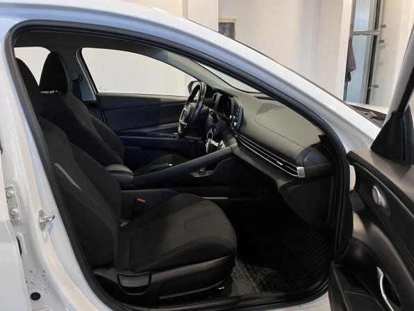 Hyundai Elantra VII (CN7) с пробегом 2022 года, цена 2 020 000 рублей, 107355 км, седан, Автокод Объявления