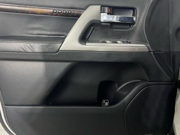 Toyota Land Cruiser 200 Series Рестайлинг 1 с пробегом 2014 года, цена 3 600 000 рублей, 292000 км, внедорожник, Автокод Объявления