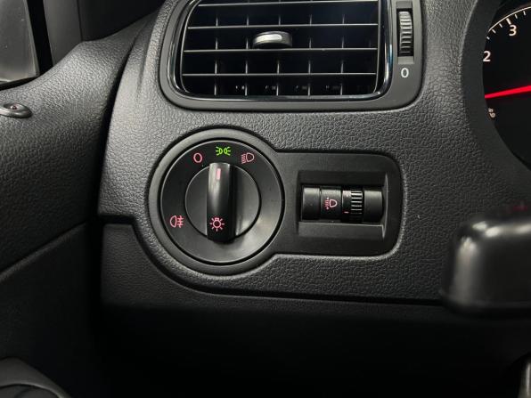 Volkswagen Polo V с пробегом 2015 года, цена 1 019 000 рублей, 91392 км, седан, Автокод Объявления