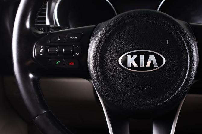 Kia Carnival III с пробегом 2017 года, цена 2 519 000 рублей, 140200 км, минивэн, Автокод Объявления