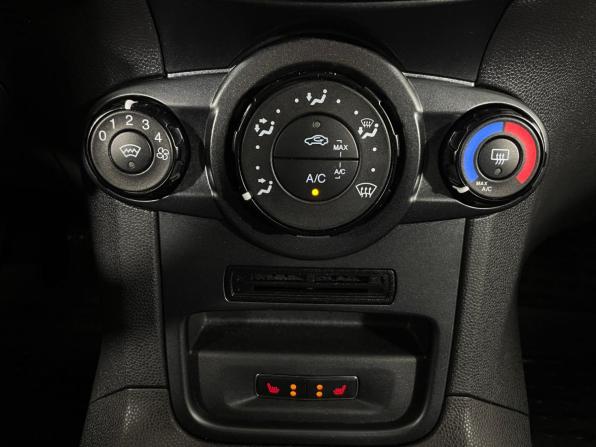 Ford Fiesta Mk6 Рестайлинг с пробегом 2015 года, цена 870 000 рублей, 126000 км, хэтчбек, Автокод Объявления