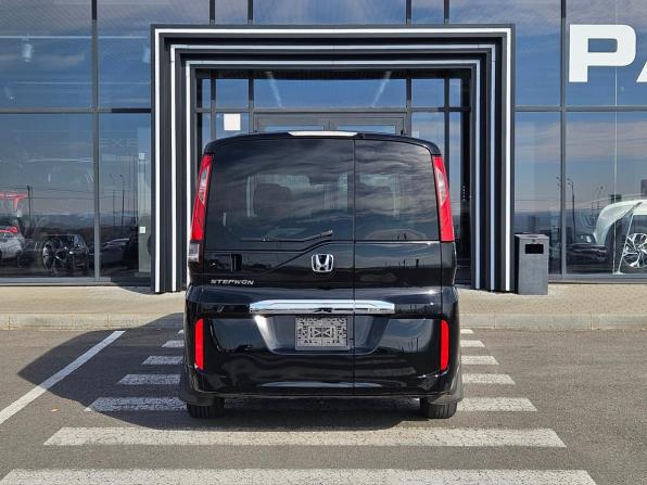 Honda Stepwgn V Рестайлинг с пробегом 2018 года, цена 1 995 000 рублей, 154000 км, минивэн, Автокод Объявления