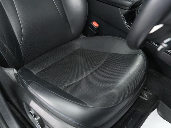 Toyota Prius IV (XW50) с пробегом 2017 года, цена 1 840 000 рублей, 140000 км, лифтбек, Автокод Объявления