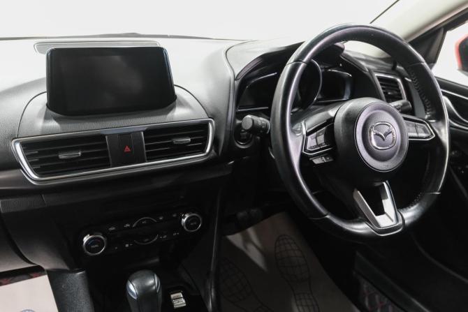Mazda Axela III с пробегом 2017 года, цена 1 549 000 рублей, 118000 км, хэтчбек, Автокод Объявления
