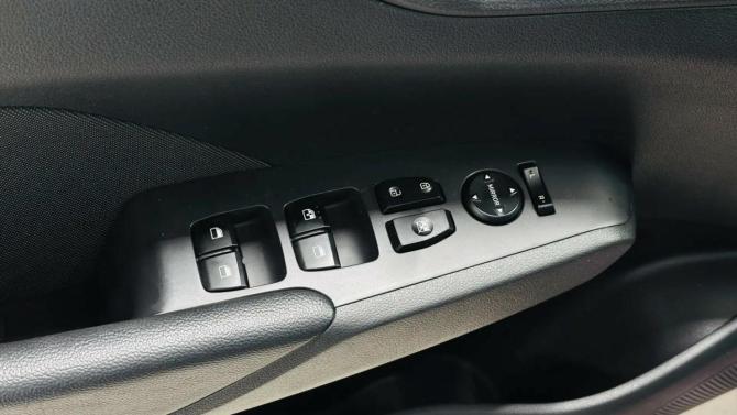 Hyundai Solaris II Рестайлинг с пробегом 2021 года, цена 1 734 000 рублей, 50000 км, седан, Автокод Объявления