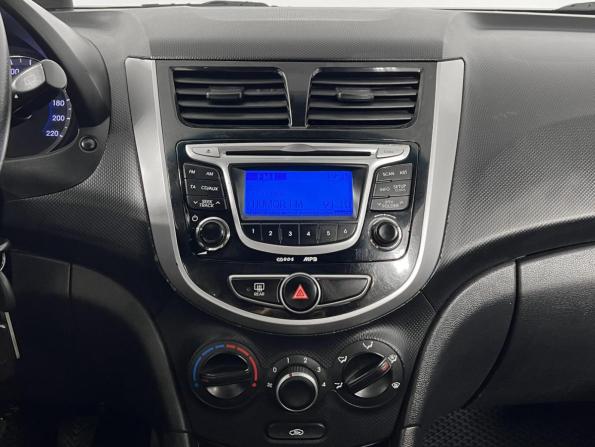 Hyundai Solaris I Рестайлинг с пробегом 2015 года, цена 675 000 рублей, 207726 км, хэтчбек, Автокод Объявления