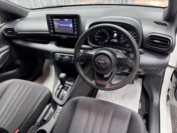 Toyota Yaris IV с пробегом 2020 года, цена 1 400 000 рублей, 65289 км, хэтчбек, Автокод Объявления