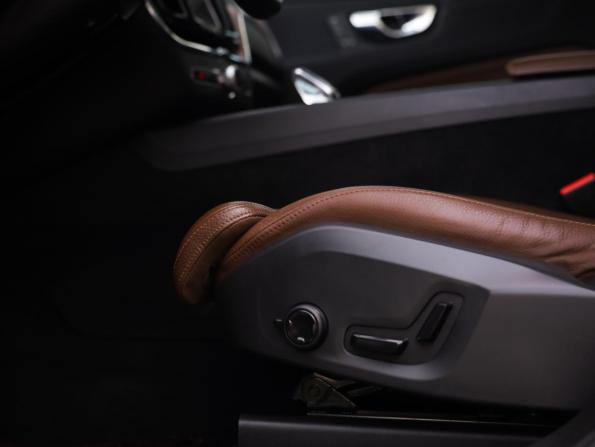 Volvo XC60 II Рестайлинг с пробегом 2021 года, цена 4 599 000 рублей, 55114 км, внедорожник, Автокод Объявления