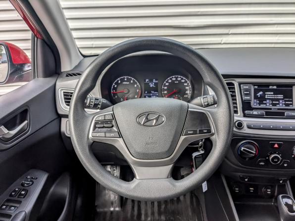 Hyundai Solaris II Рестайлинг с пробегом 2022 года, цена 1 680 000 рублей, 55981 км, седан, Автокод Объявления