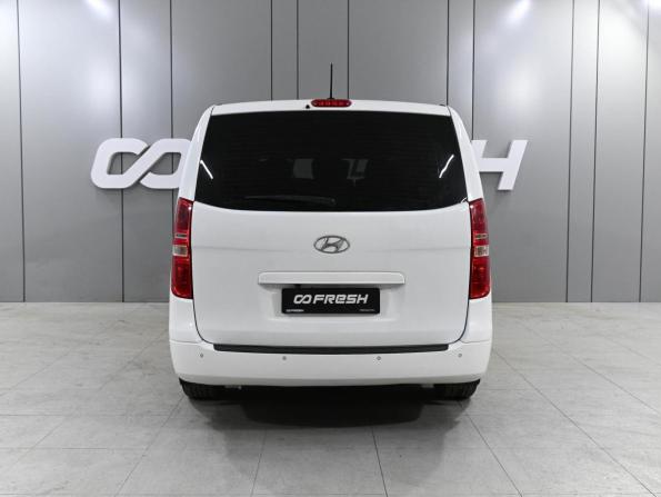 Hyundai H-1 II Рестайлинг с пробегом 2016 года, цена 2 259 000 рублей, 305916 км, минивэн, Автокод Объявления