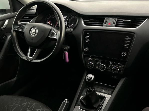Skoda Octavia III (A7) Рестайлинг с пробегом 2018 года, цена 1 698 000 рублей, 129559 км, лифтбек, Автокод Объявления