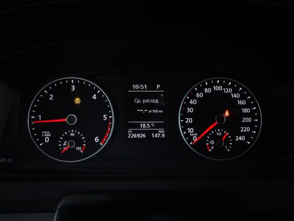 Volkswagen Caravelle T6 с пробегом 2015 года, цена 2 190 000 рублей, 226925 км, минивэн, Автокод Объявления