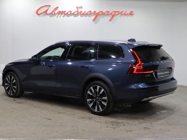 Volvo V60 Cross Country II с пробегом 2024 года, цена 6 350 000 рублей, 26500 км, универсал, Автокод Объявления