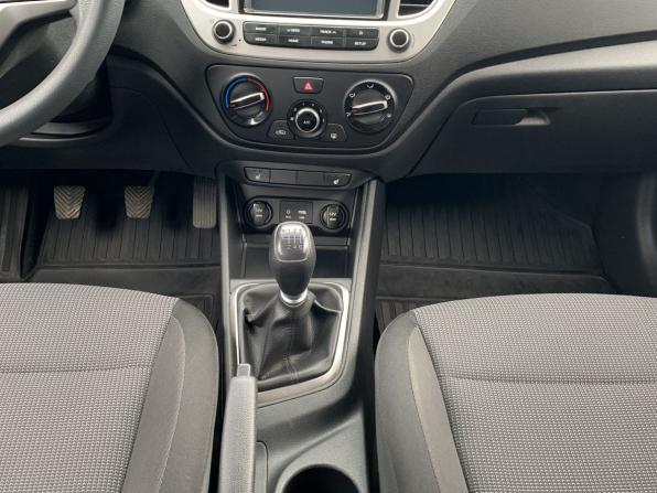 Hyundai Solaris II с пробегом 2017 года, цена 1 329 000 рублей, 77900 км, седан, Автокод Объявления
