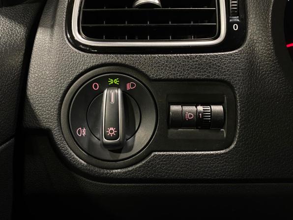 Volkswagen Polo V Рестайлинг с пробегом 2017 года, цена 1 290 000 рублей, 67774 км, седан, Автокод Объявления