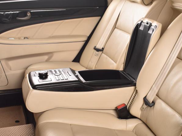 Hyundai Equus II Рестайлинг с пробегом 2016 года, цена 1 564 997 рублей, 125245 км, седан, Автокод Объявления