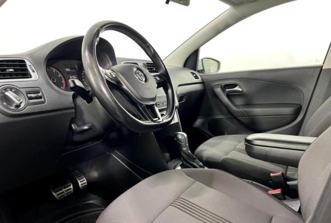 Volkswagen Polo V Рестайлинг с пробегом 2016 года, цена 1 000 000 рублей, 181746 км, седан, Автокод Объявления