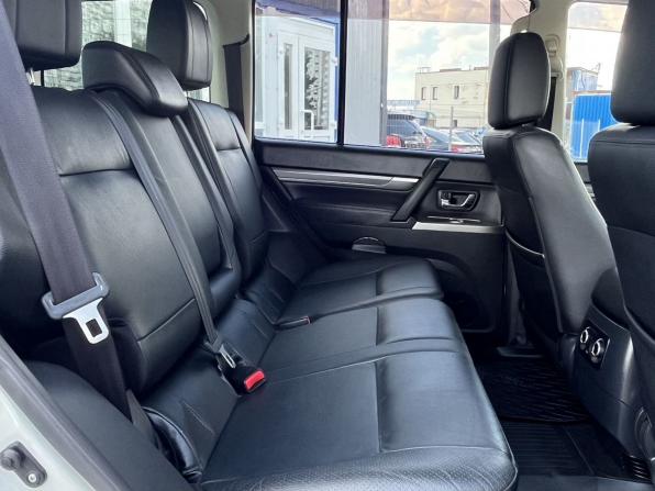 Mitsubishi Pajero IV Рестайлинг 1 с пробегом 2013 года, цена 2 099 000 рублей, 266889 км, внедорожник, Автокод Объявления