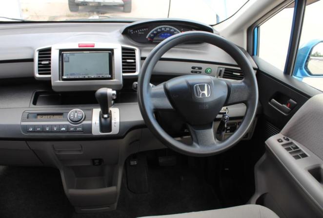 Honda Freed I с пробегом 2011 года, цена 1 300 000 рублей, 137134 км, компактвэн, Автокод Объявления