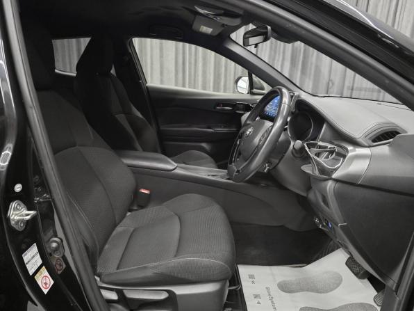 Toyota C-HR I с пробегом 2018 года, цена 2 000 000 рублей, 74000 км, внедорожник, Автокод Объявления